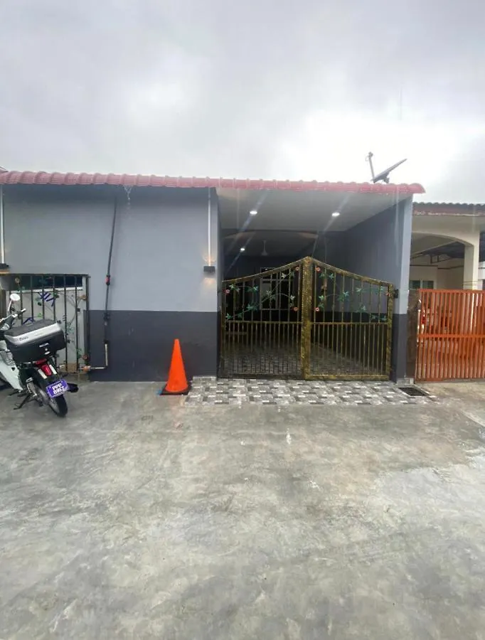 펜션 Annajah Muslim Private Pool Homestay 메르타잠